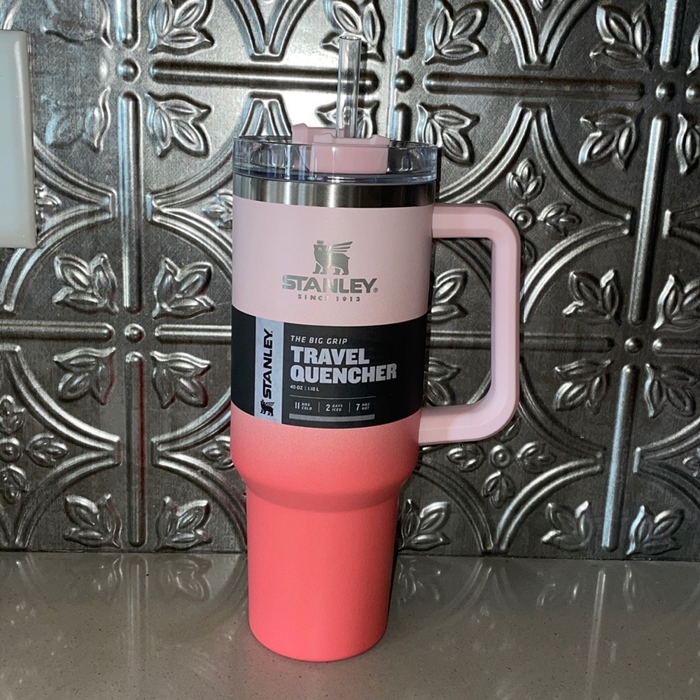 NWT Stanley Adventure Quencher Traveler Tumbler NEW in Petal/Coral Ombré 40 oz